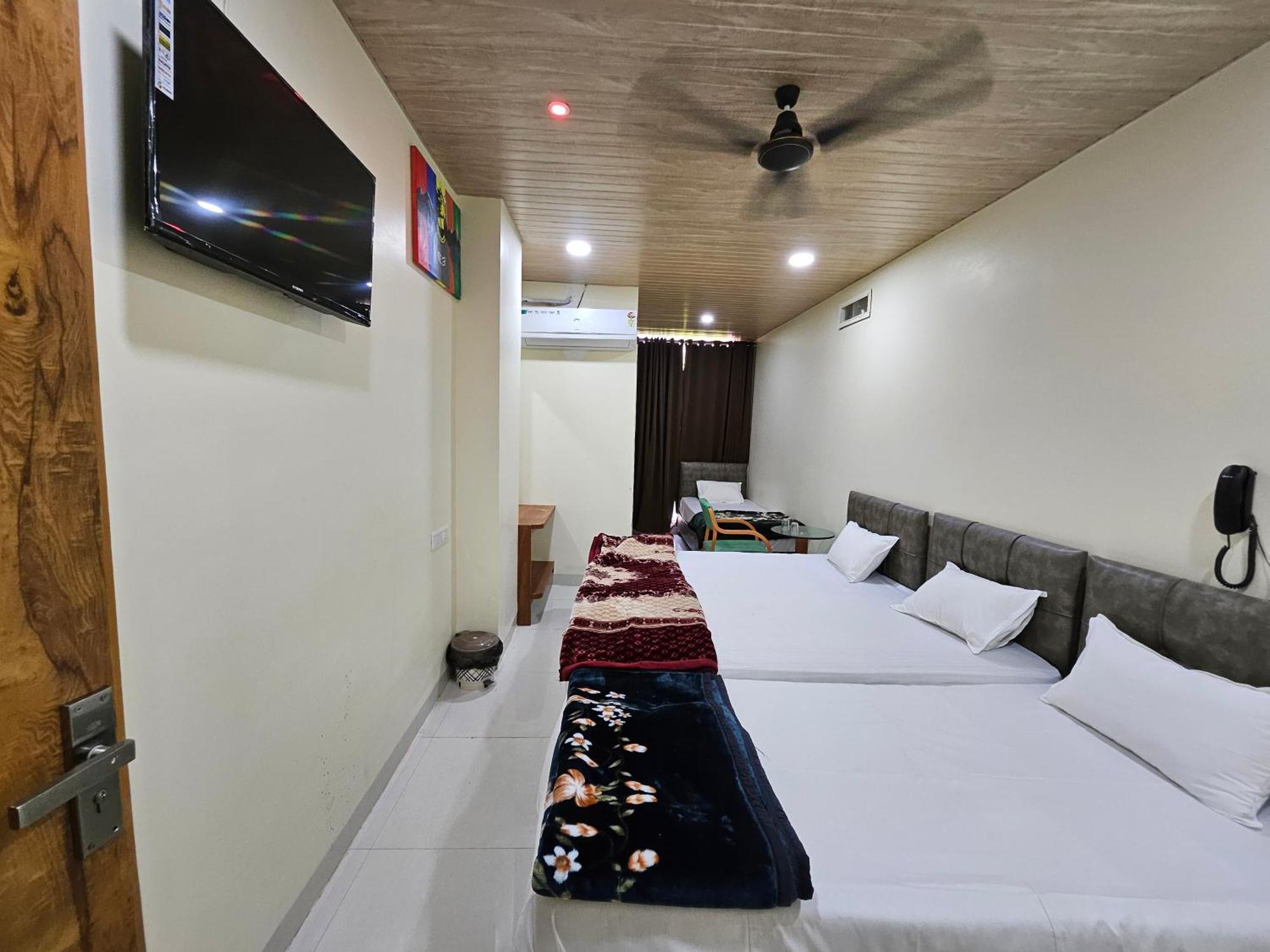 Shri Shiv Ganga Bhakt Niwas Hotel Ujjain Exterior photo