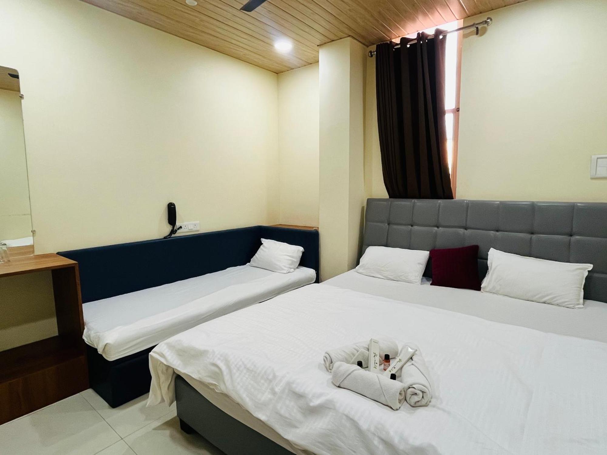 Shri Shiv Ganga Bhakt Niwas Hotel Ujjain Exterior photo