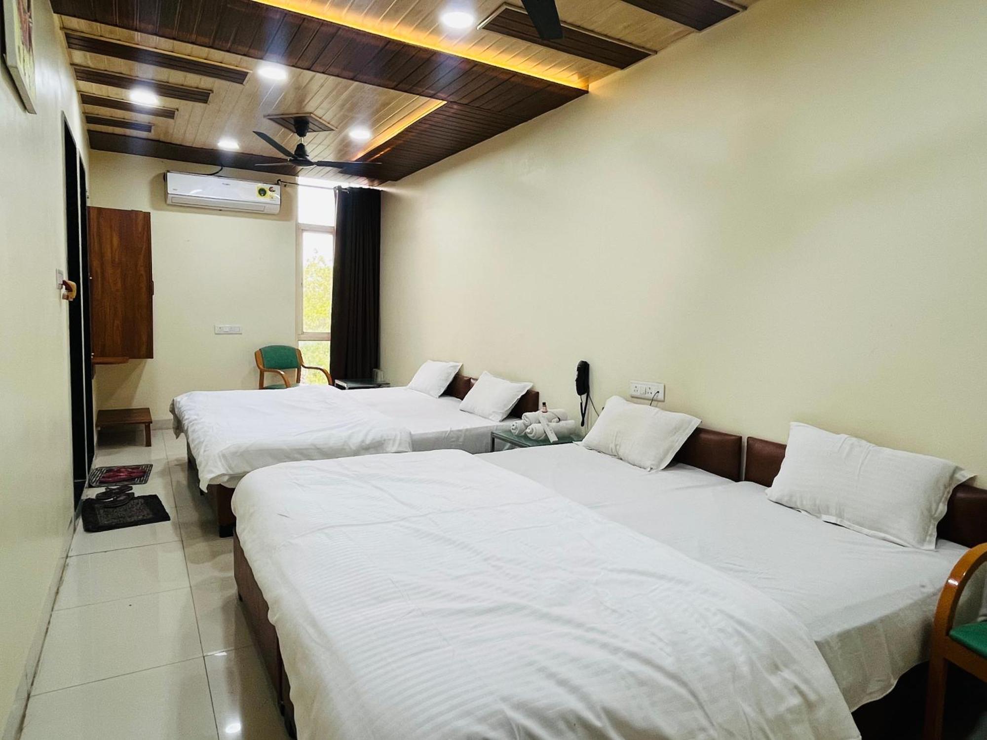 Shri Shiv Ganga Bhakt Niwas Hotel Ujjain Exterior photo